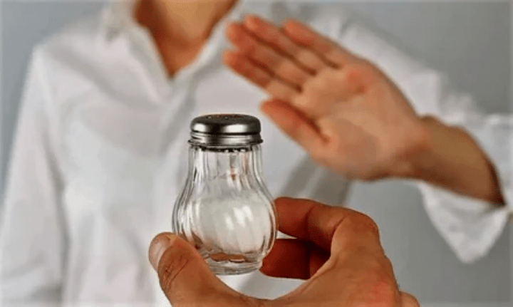 Give up salt on a diet to lose weight